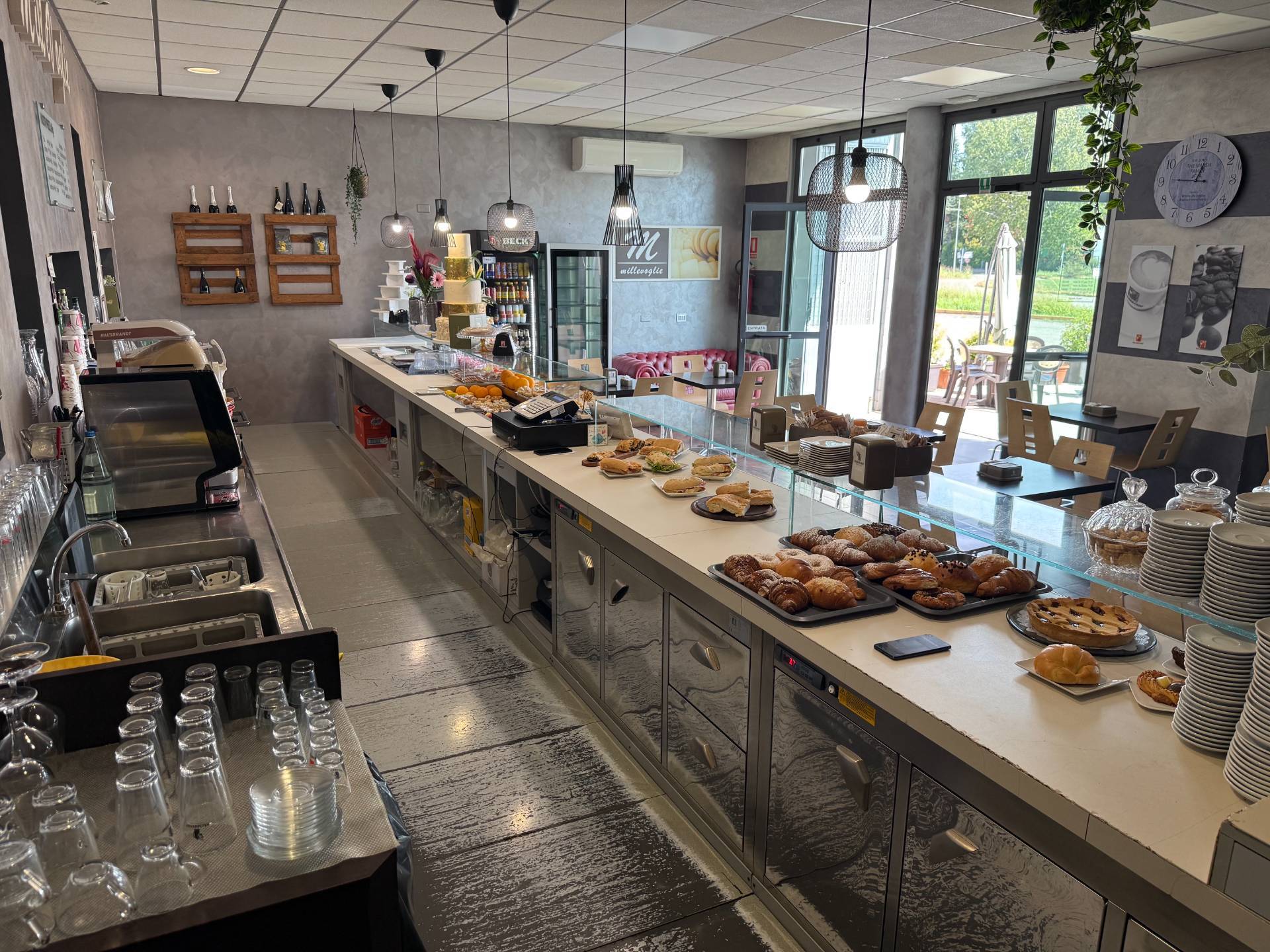 Bar/Pasticceria in vendita a Cadelbosco di Sopra