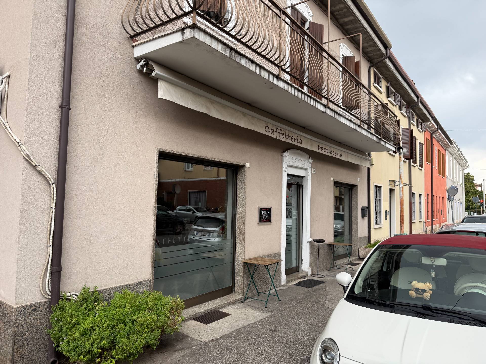 Bar in vendita a Verona, Golosine