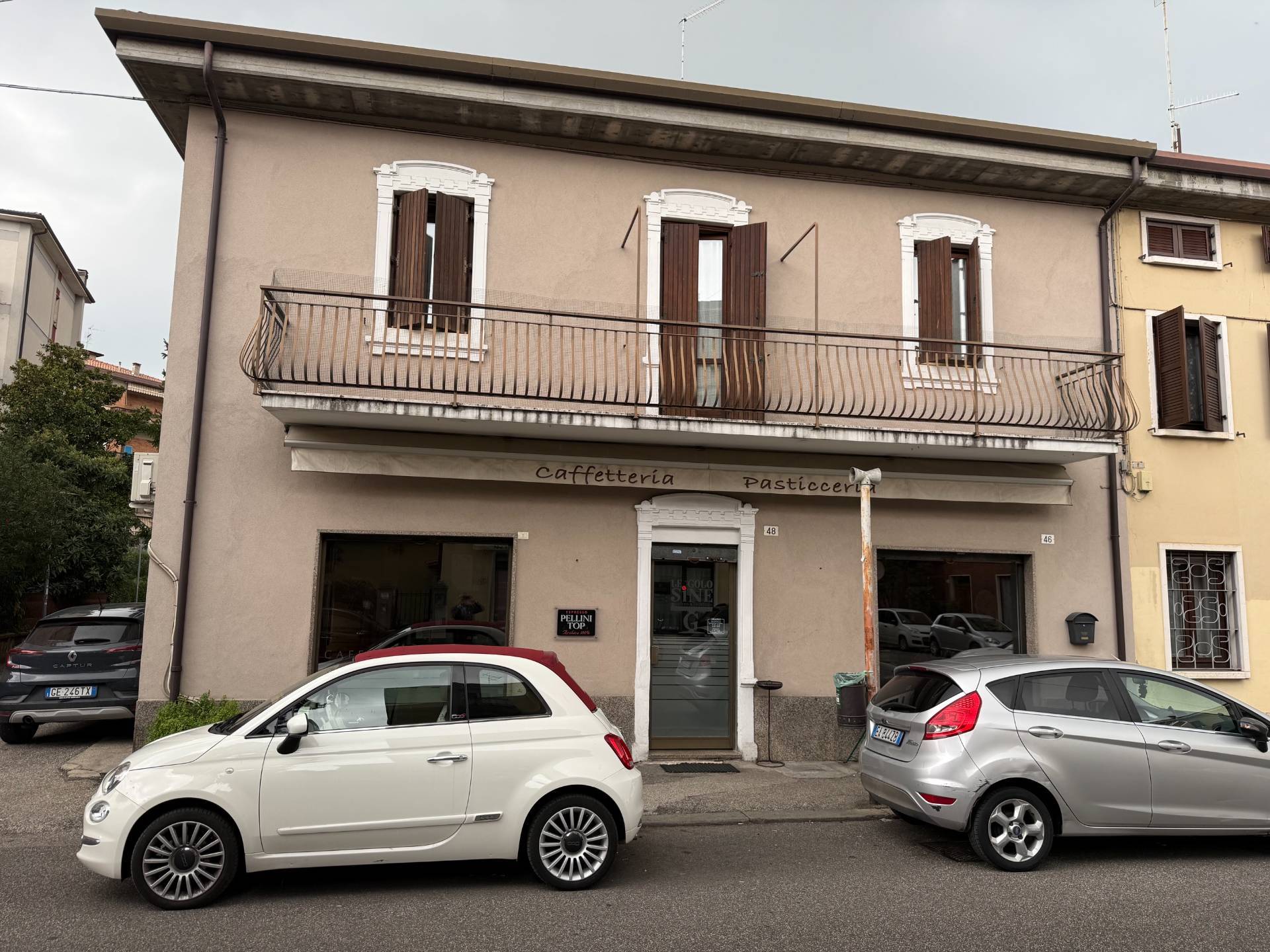 Bar in vendita a Verona, Golosine