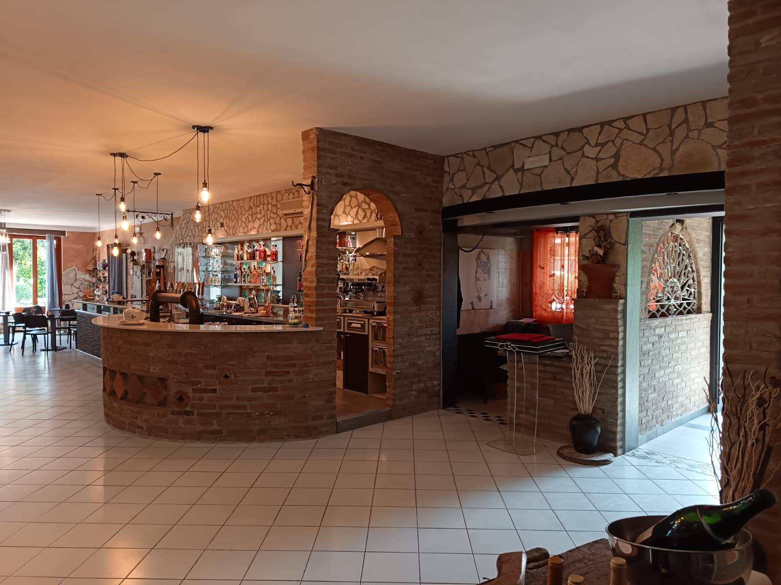 Bar/Ristorante/Pizzeria in vendita a Frassinelle Polesine
