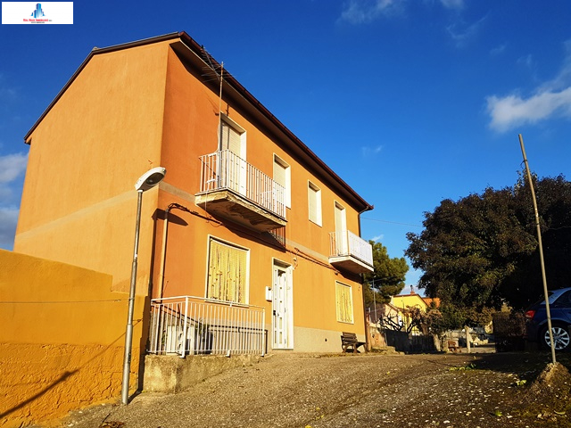 Casa indipendente con box doppio, Montecalvo Irpino via dietro corte