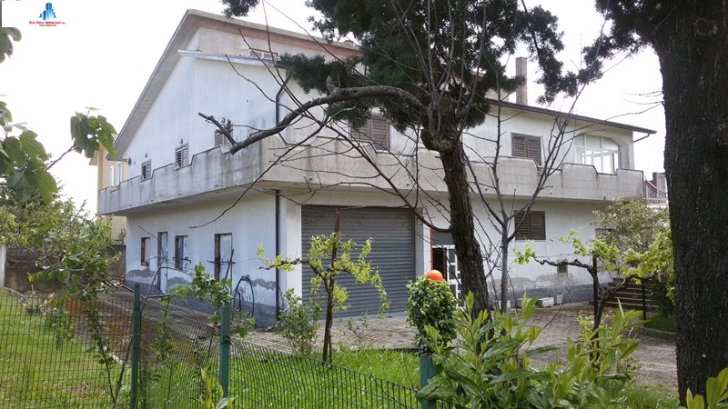Casa singola in vendita a Vallata, contrada maggiano
