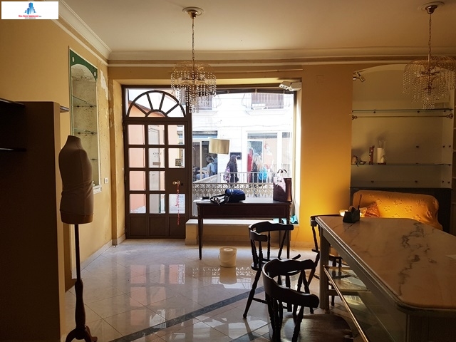 Locale commerciale in affitto a Ariano Irpino, via d'afflitto