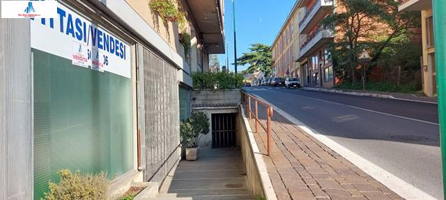 Locale commerciale in vendita a Ariano Irpino, Corso Vittorio Emanuele