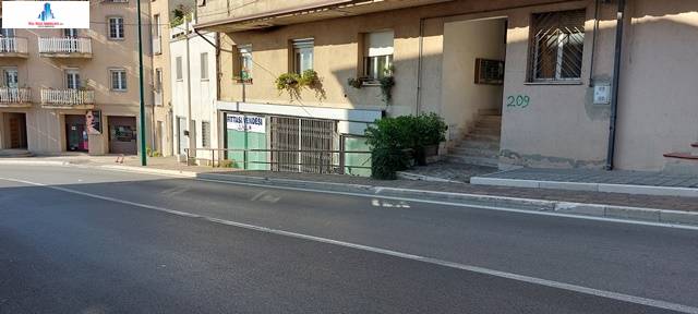 Locale commerciale in vendita a Ariano Irpino, Corso Vittorio Emanuele