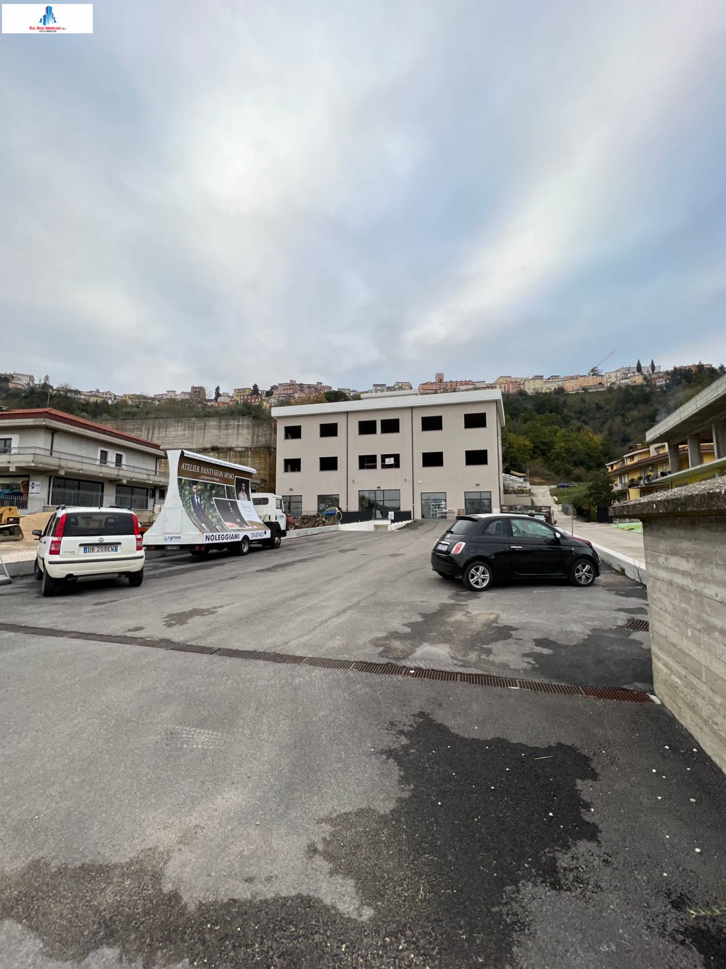 Locale commerciale in vendita a Ariano Irpino, via variante