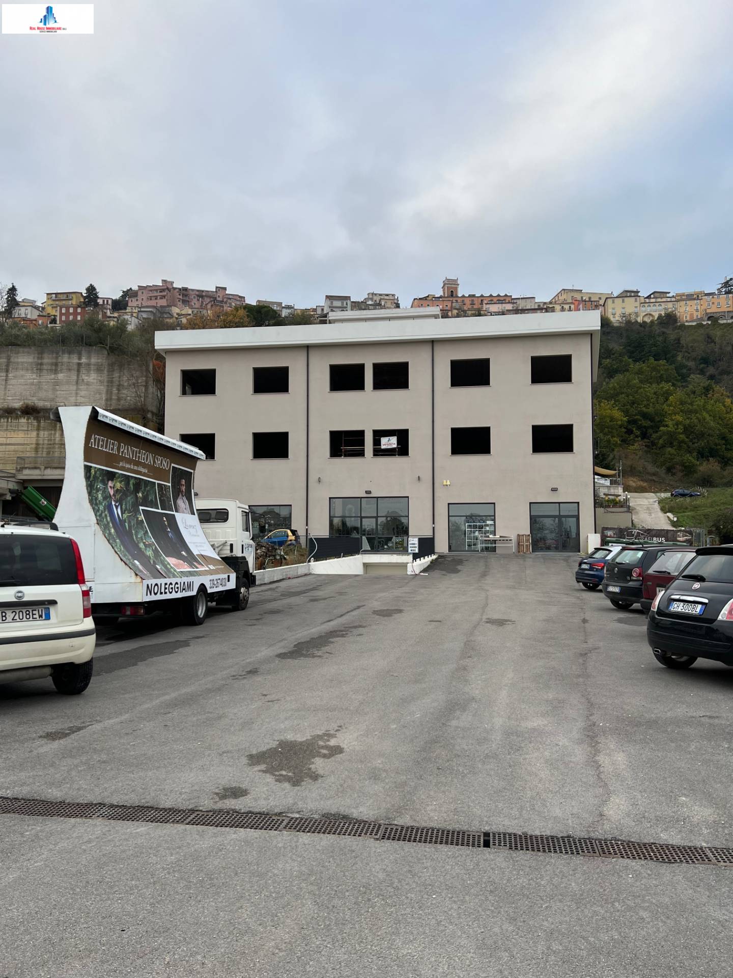 Locale commerciale in vendita a Ariano Irpino, via variante