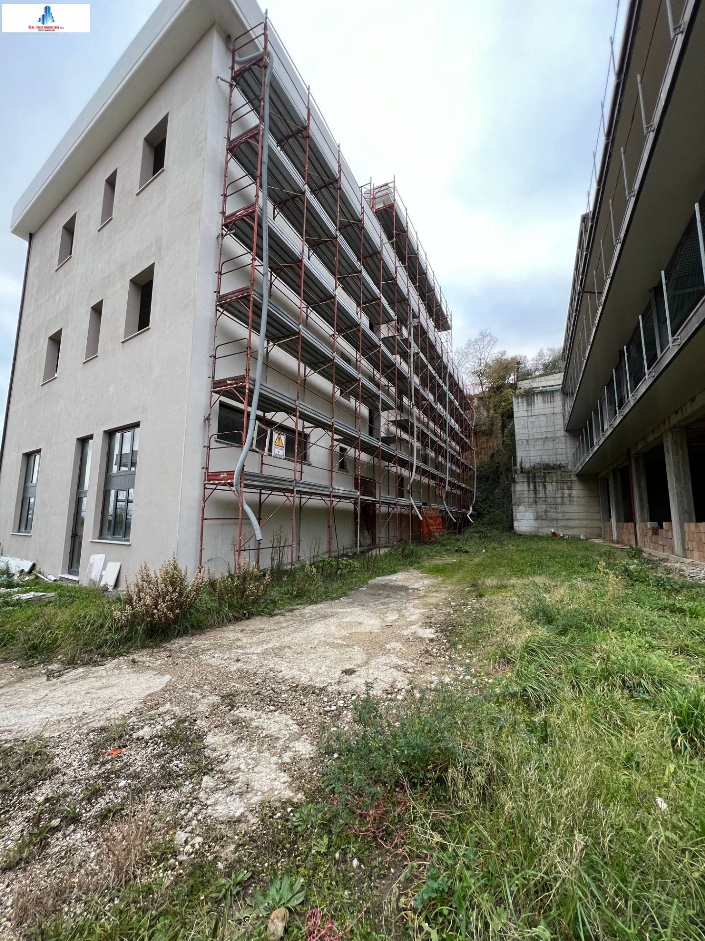 Locale commerciale in vendita a Ariano Irpino, via variante