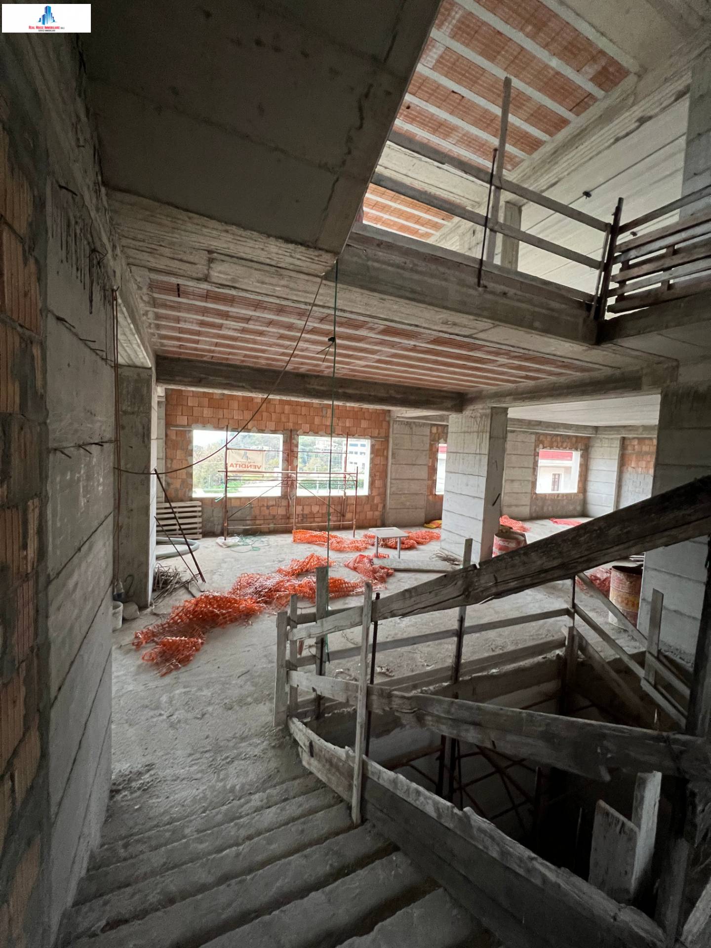 Locale commerciale in vendita a Ariano Irpino, via variante