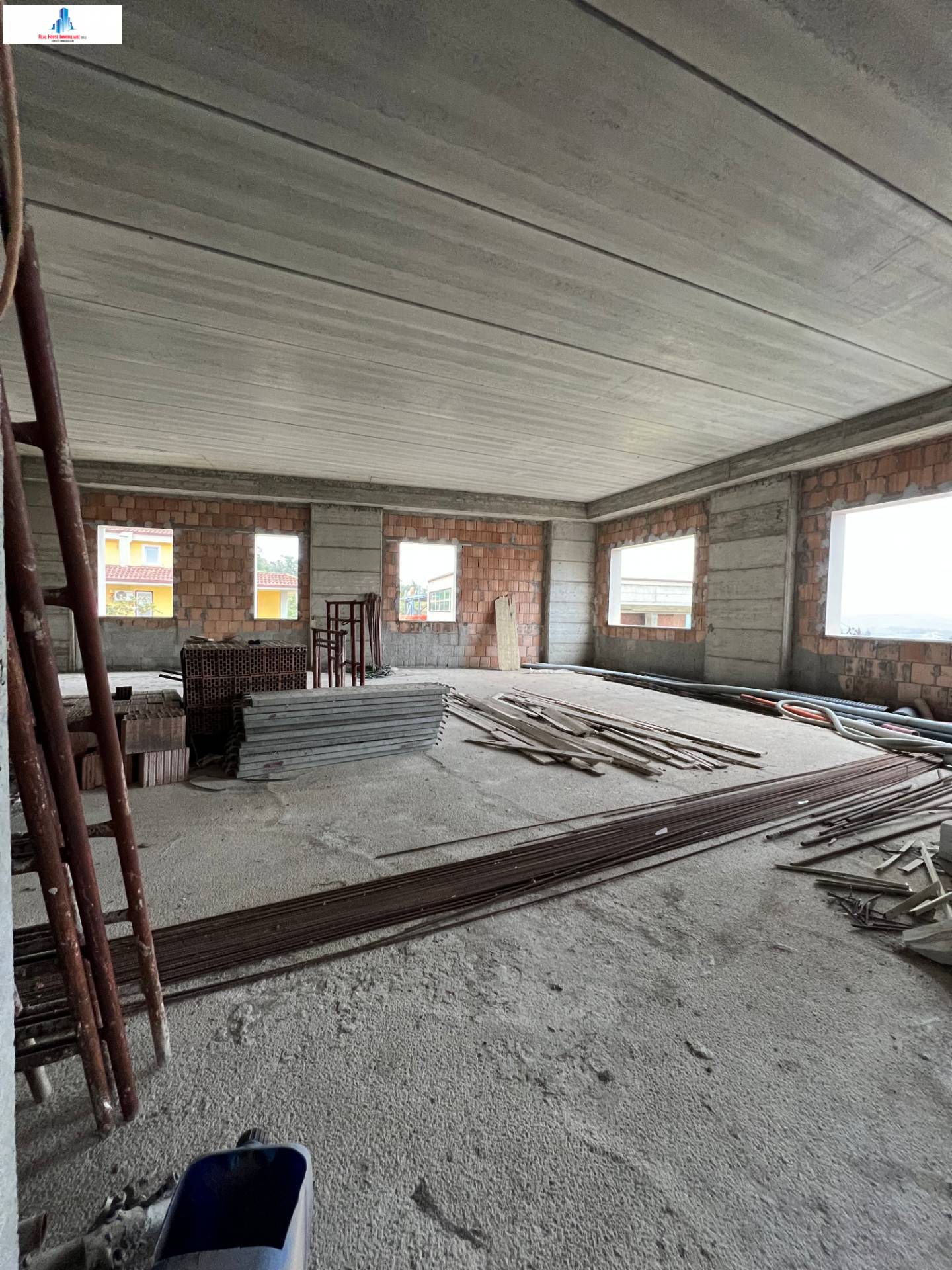 Locale commerciale in vendita a Ariano Irpino, via variante