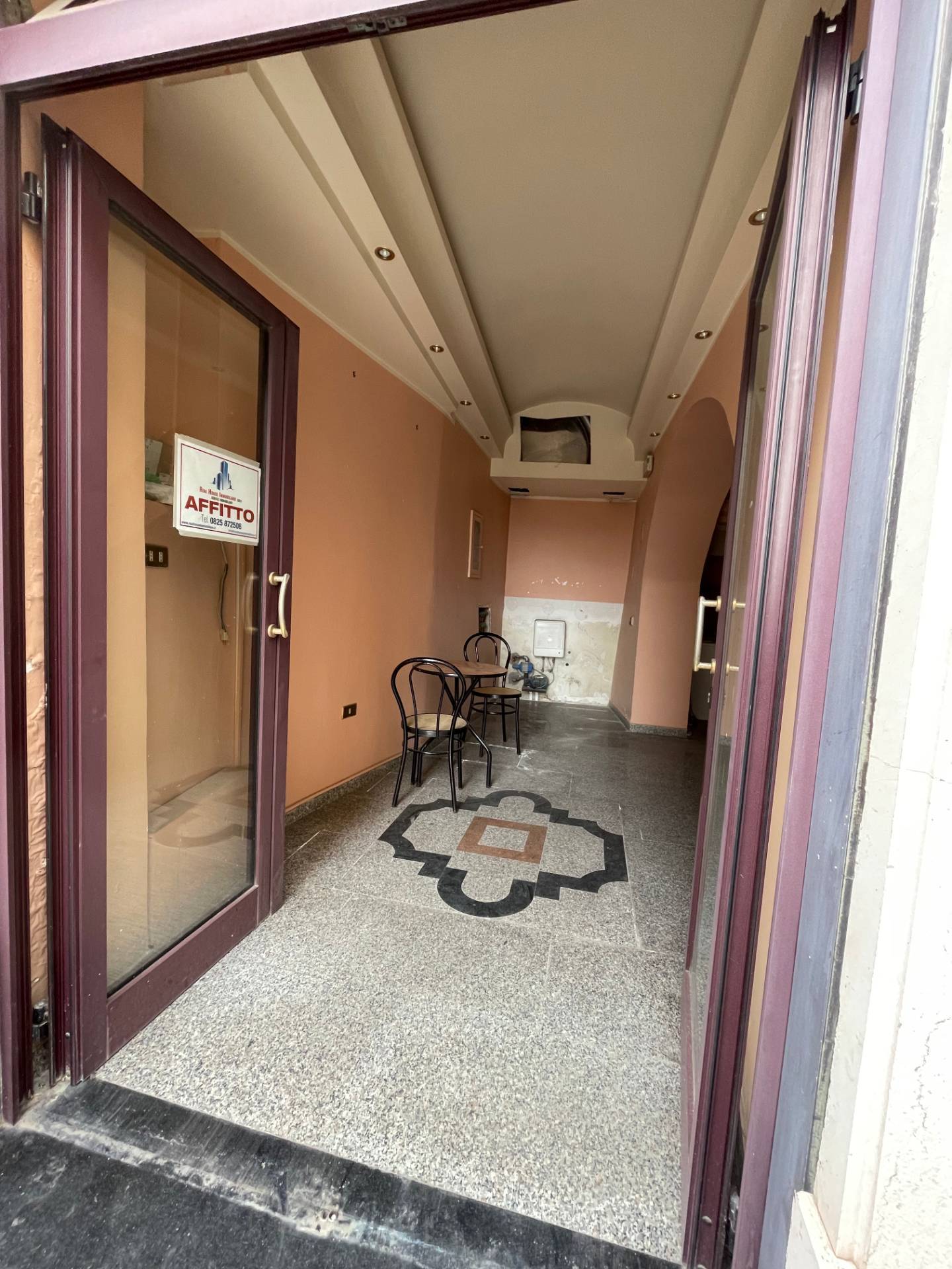 Locale commerciale in affitto a Ariano Irpino, via roma