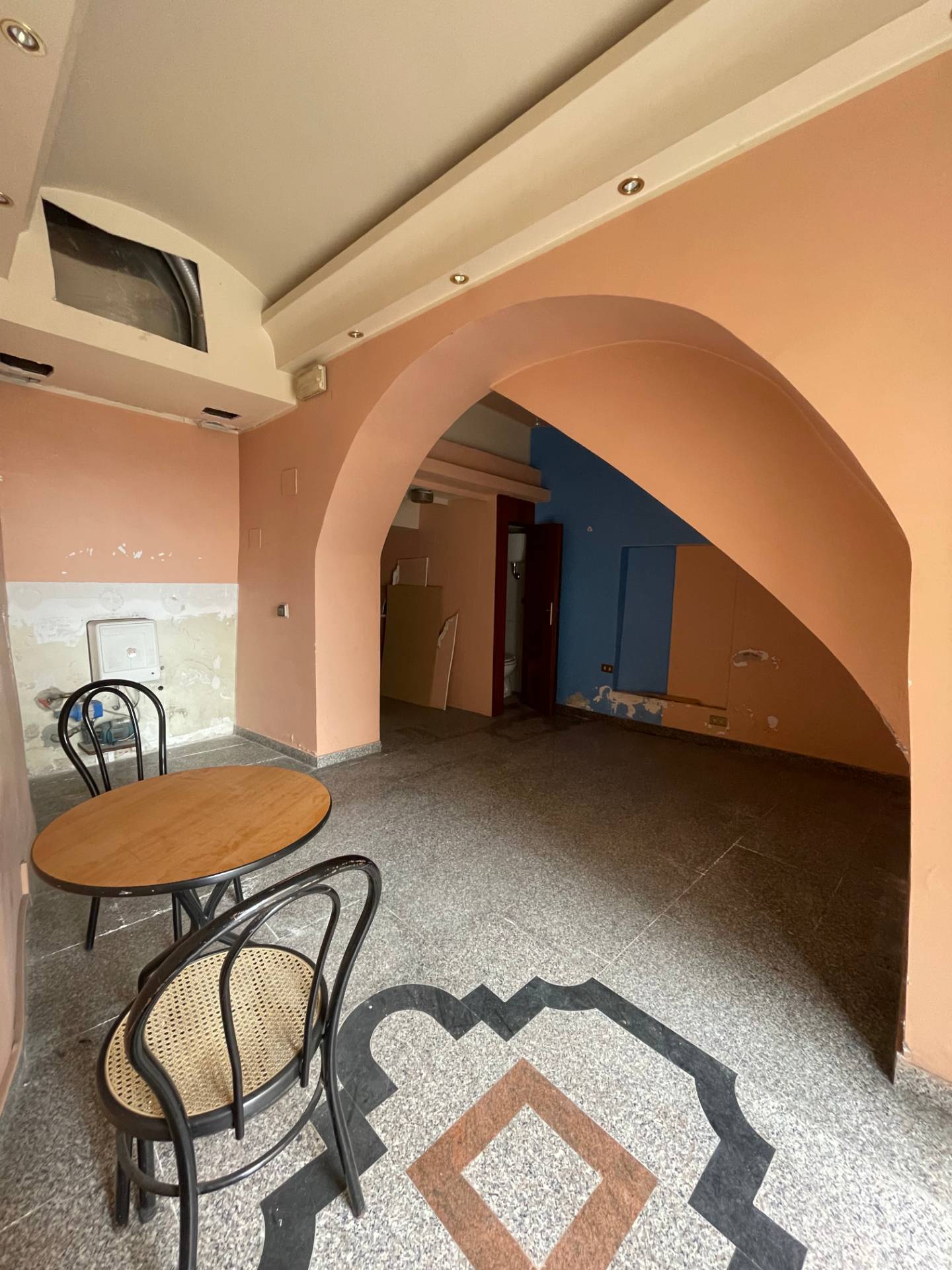 Locale commerciale in affitto a Ariano Irpino, via roma