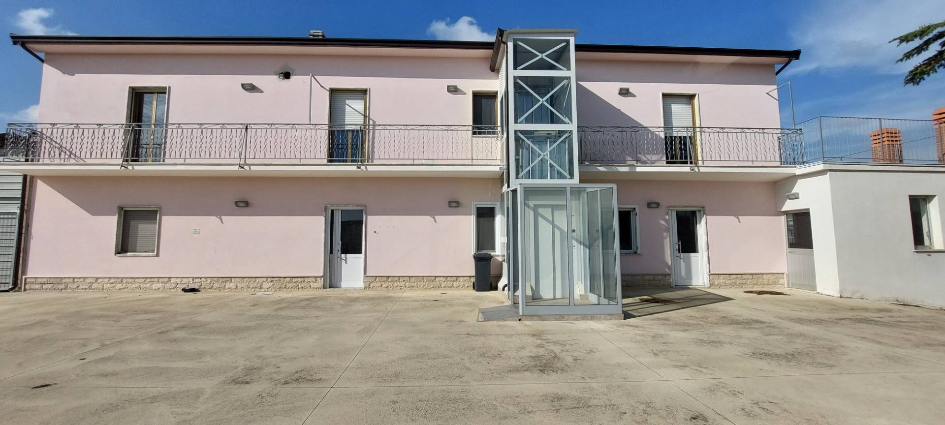 Ufficio in affitto a Ariano Irpino, contrada camporeale