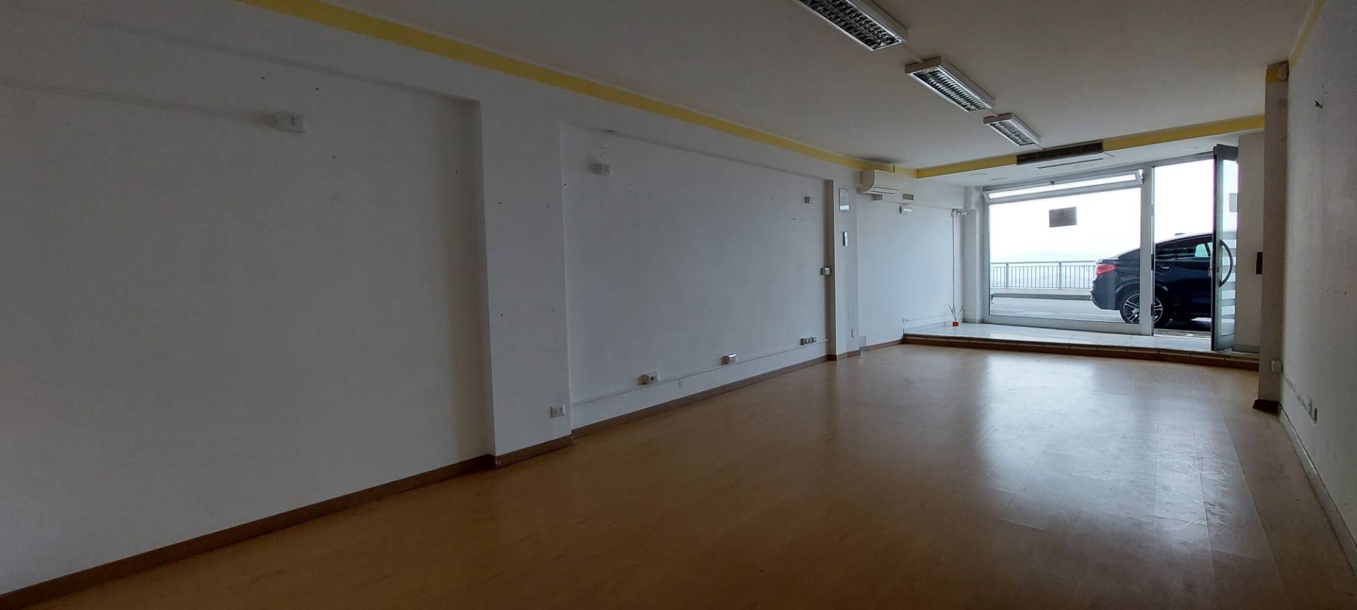 Locale commerciale in vendita a Ariano Irpino, via xxv aprile