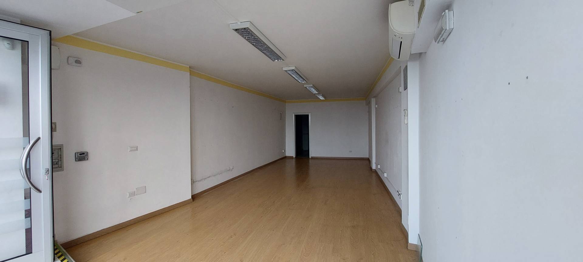 Locale commerciale in vendita a Ariano Irpino, via xxv aprile