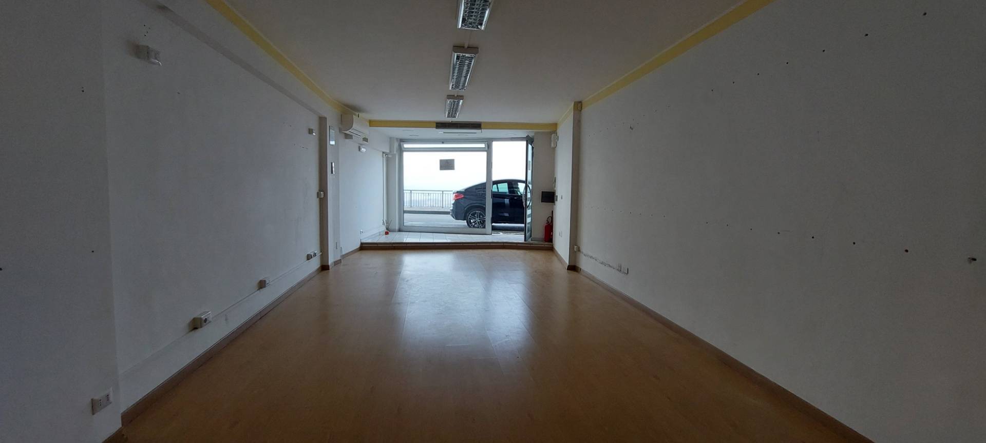 Locale commerciale in vendita a Ariano Irpino, via xxv aprile