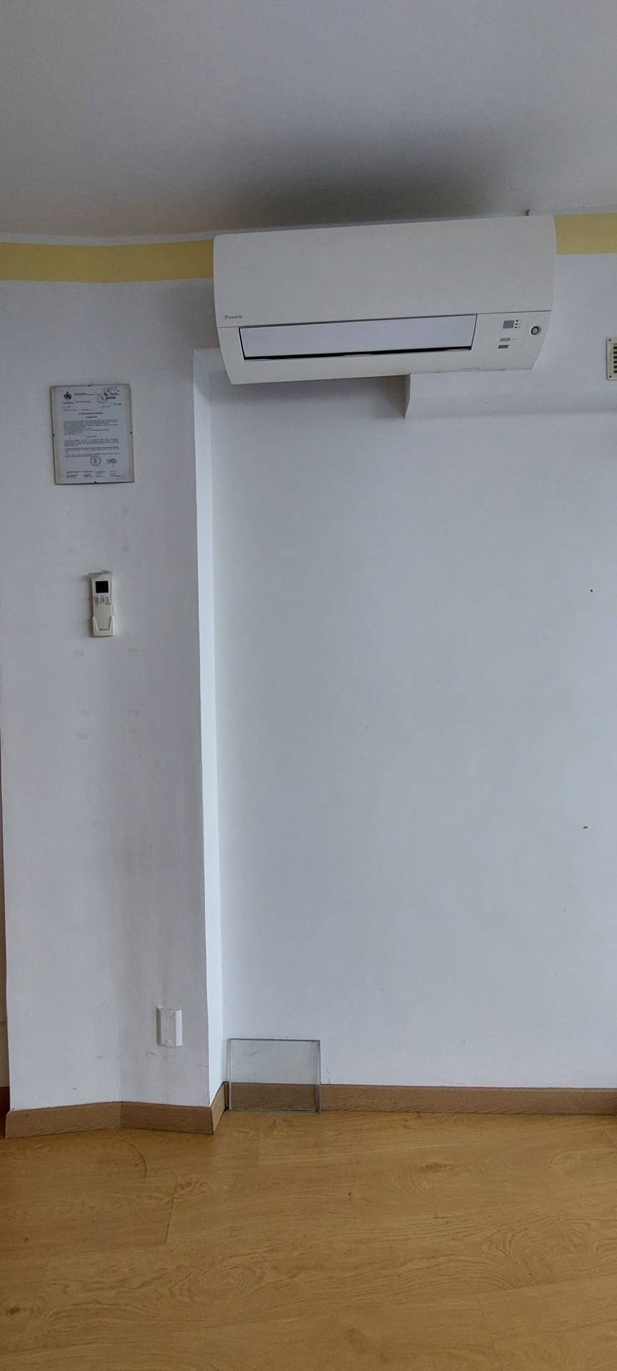 Locale commerciale in vendita a Ariano Irpino, via xxv aprile