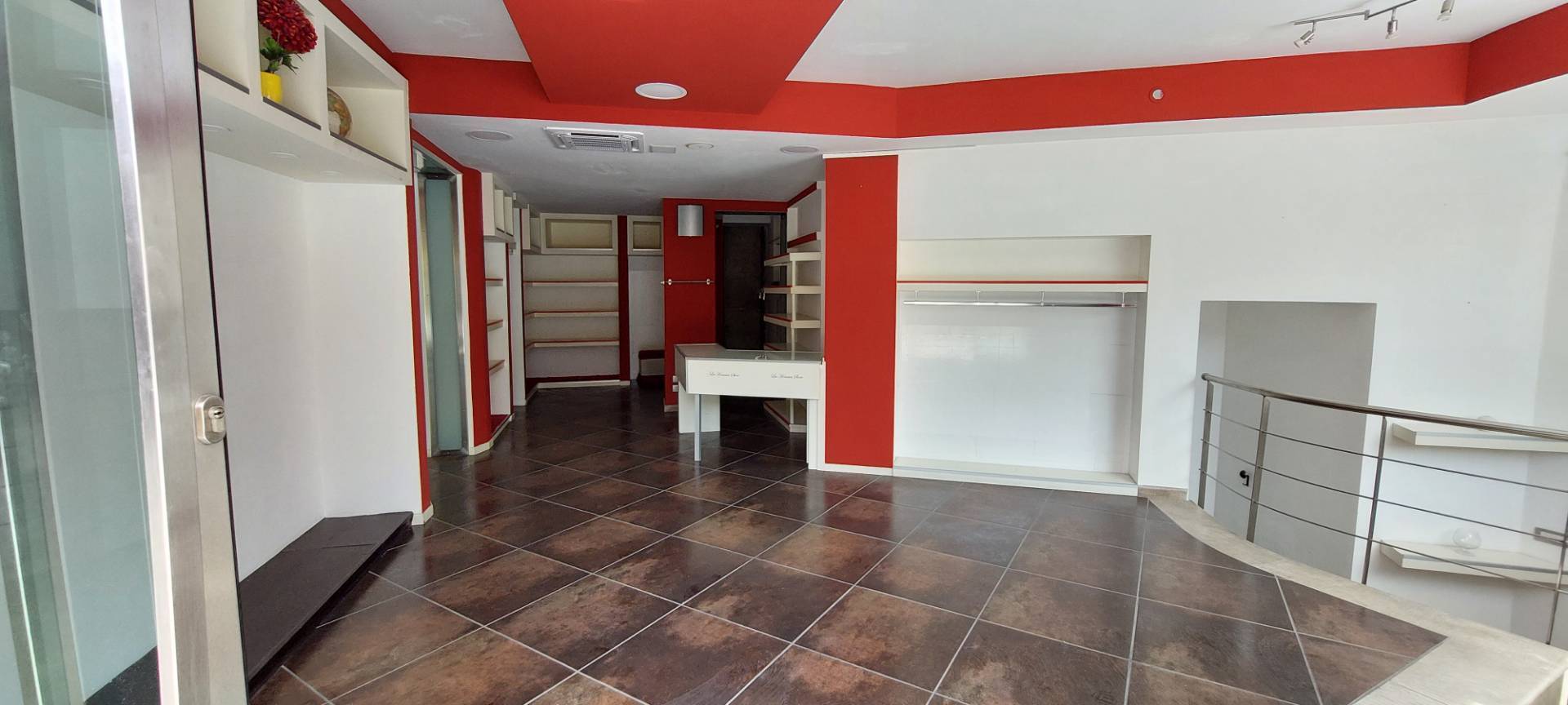 locale commerciale in affitto a Ariano Irpino, via d'afflitto