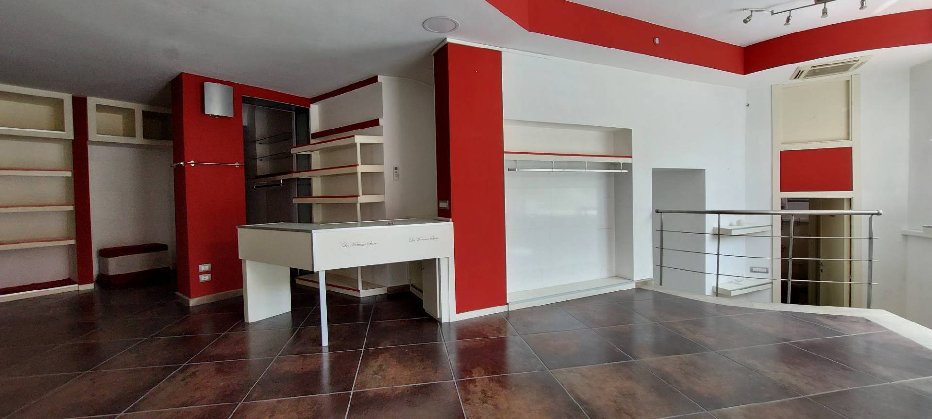 locale commerciale in affitto a Ariano Irpino, via d'afflitto