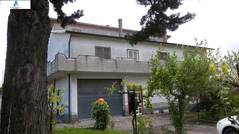Casa singola in vendita a Vallata, contrada maggiano