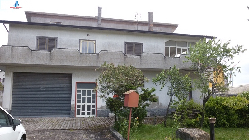Casa singola in vendita a Vallata, contrada maggiano