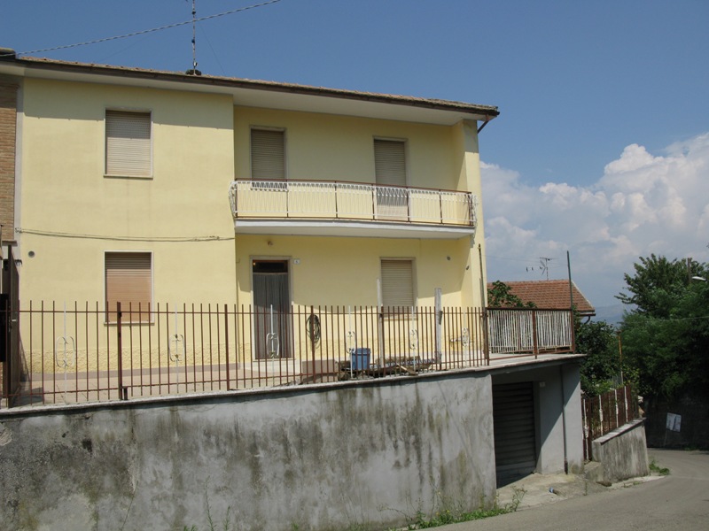 Casa singola in vendita a Montecalvo Irpino