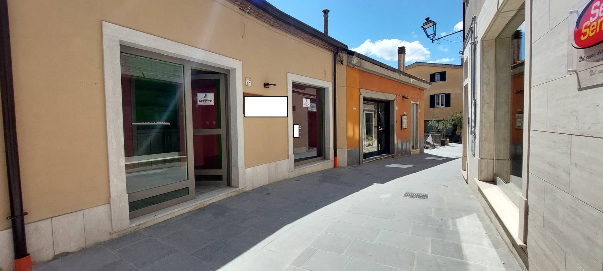 Locale commerciale in affitto a Ariano Irpino, via d'afflitto
