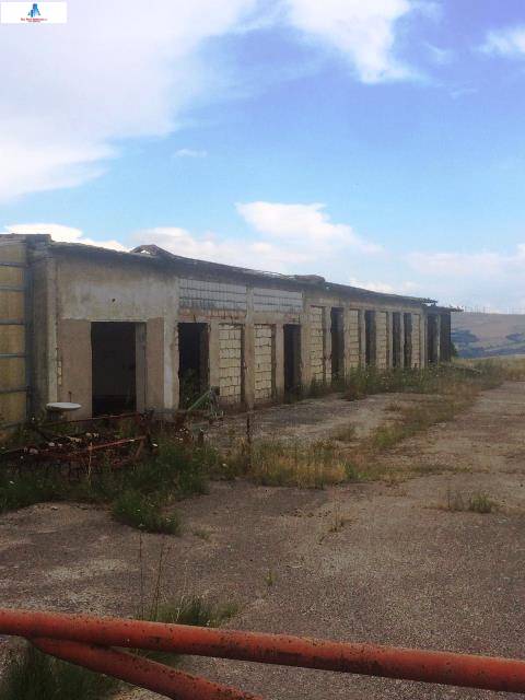 Capannone in vendita a Vallata, contrada maggiano