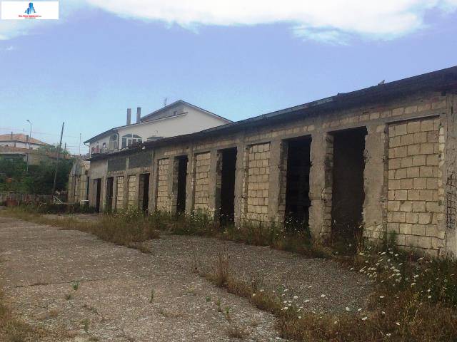 Capannone in vendita a Vallata, contrada maggiano