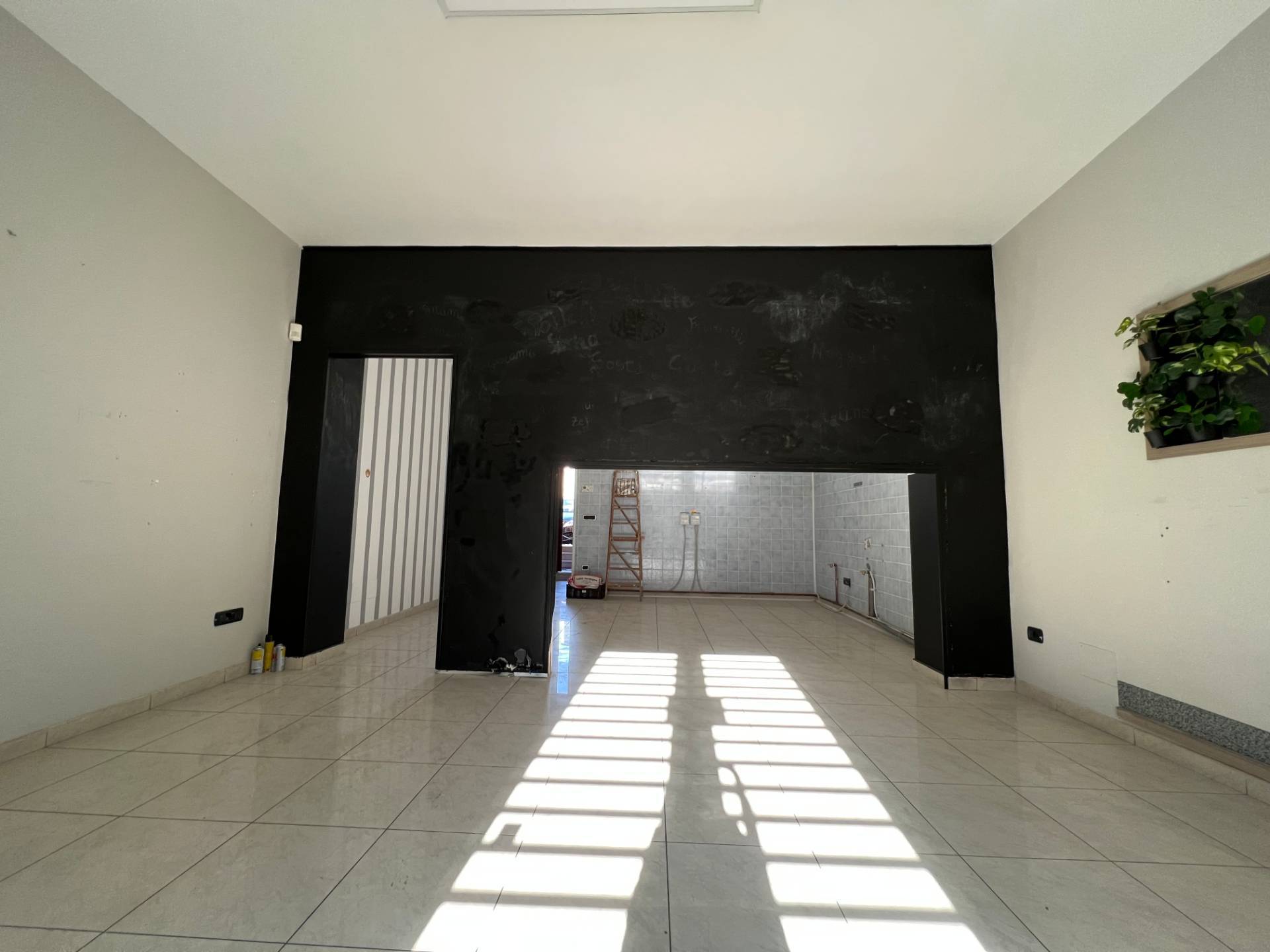 Locale commerciale in affitto a Ariano Irpino, piazza mazzini