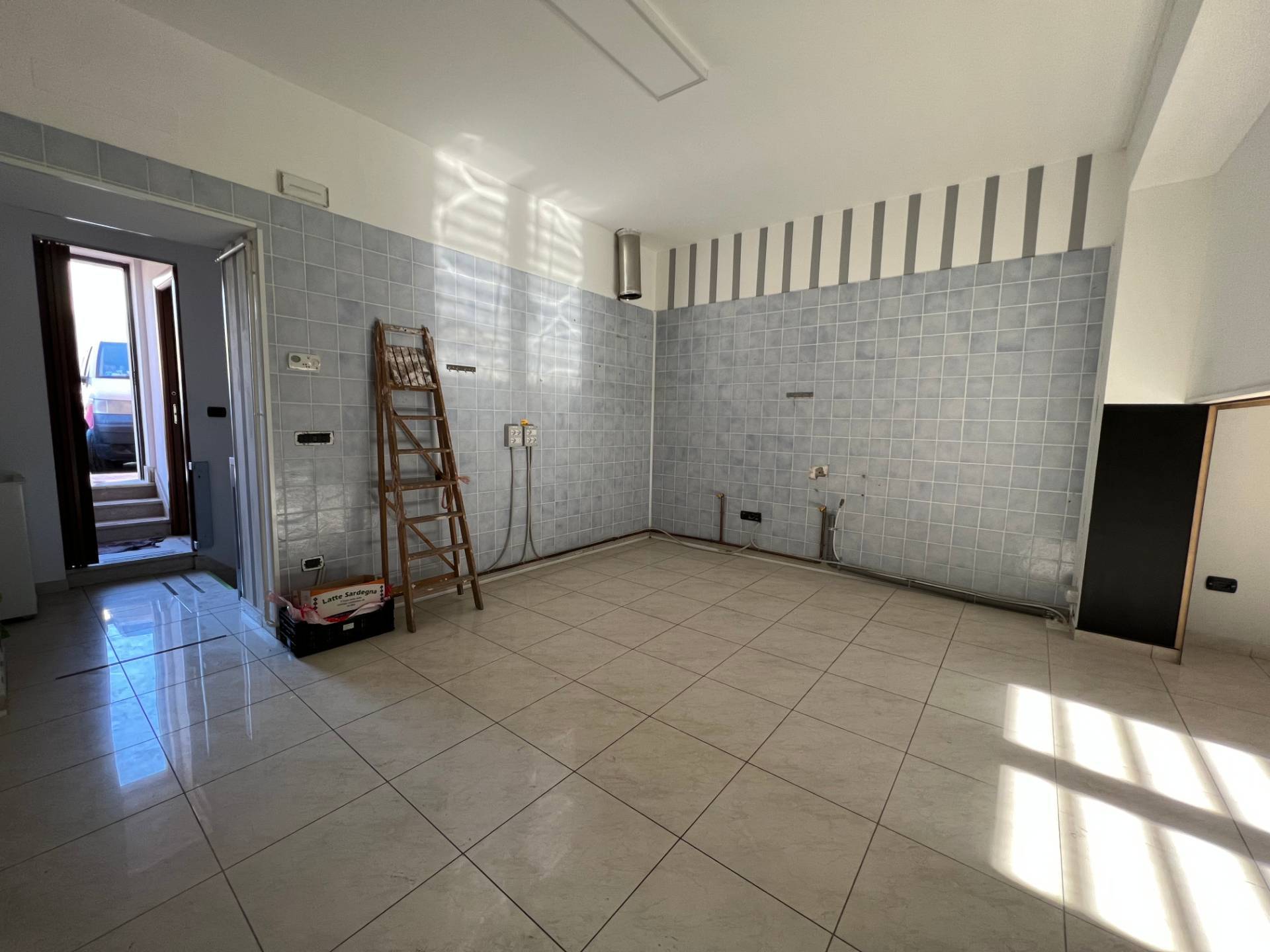 Locale commerciale in affitto a Ariano Irpino, piazza mazzini