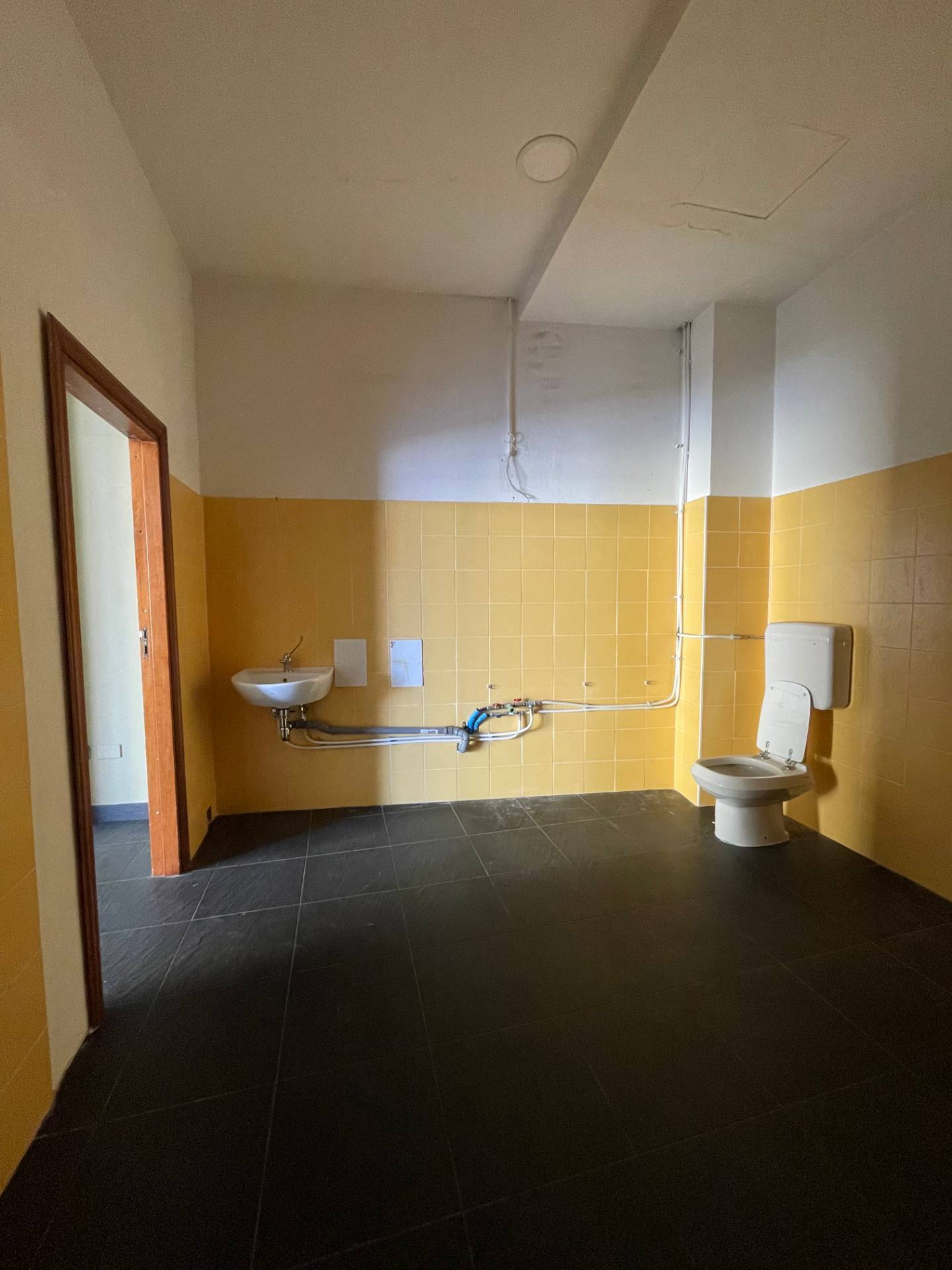 Locale commerciale in vendita a Ariano Irpino, via tigli