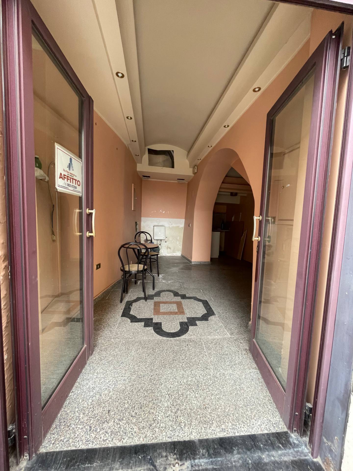 Locale commerciale in affitto a Ariano Irpino, via roma