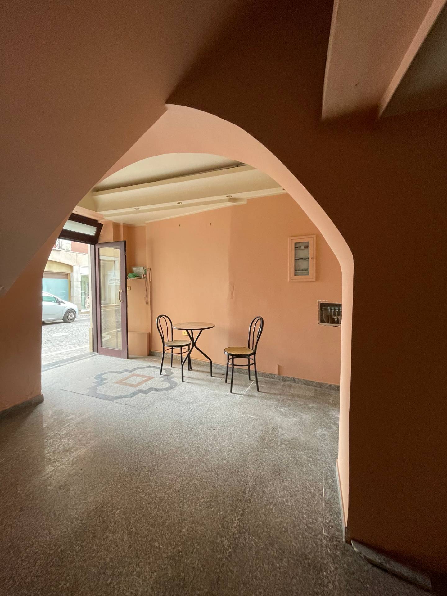 Locale commerciale in affitto a Ariano Irpino, via roma