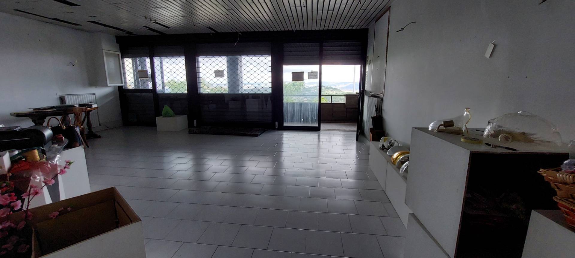 Locale commerciale in affitto a Ariano Irpino, via xxv aprile