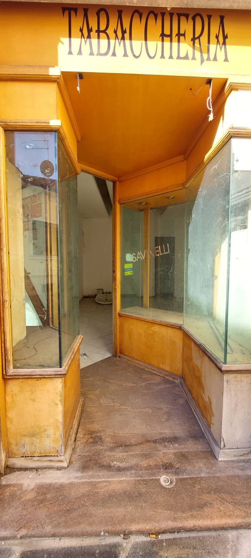 locale commerciale in vendita a Ariano Irpino, via d'afflitto