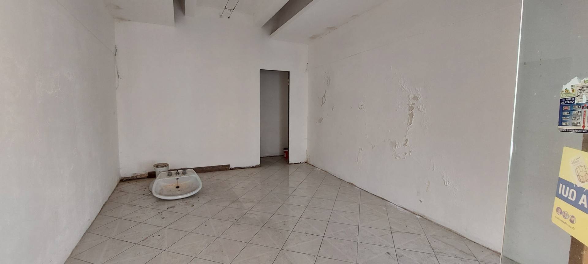 locale commerciale in vendita a Ariano Irpino, via d'afflitto