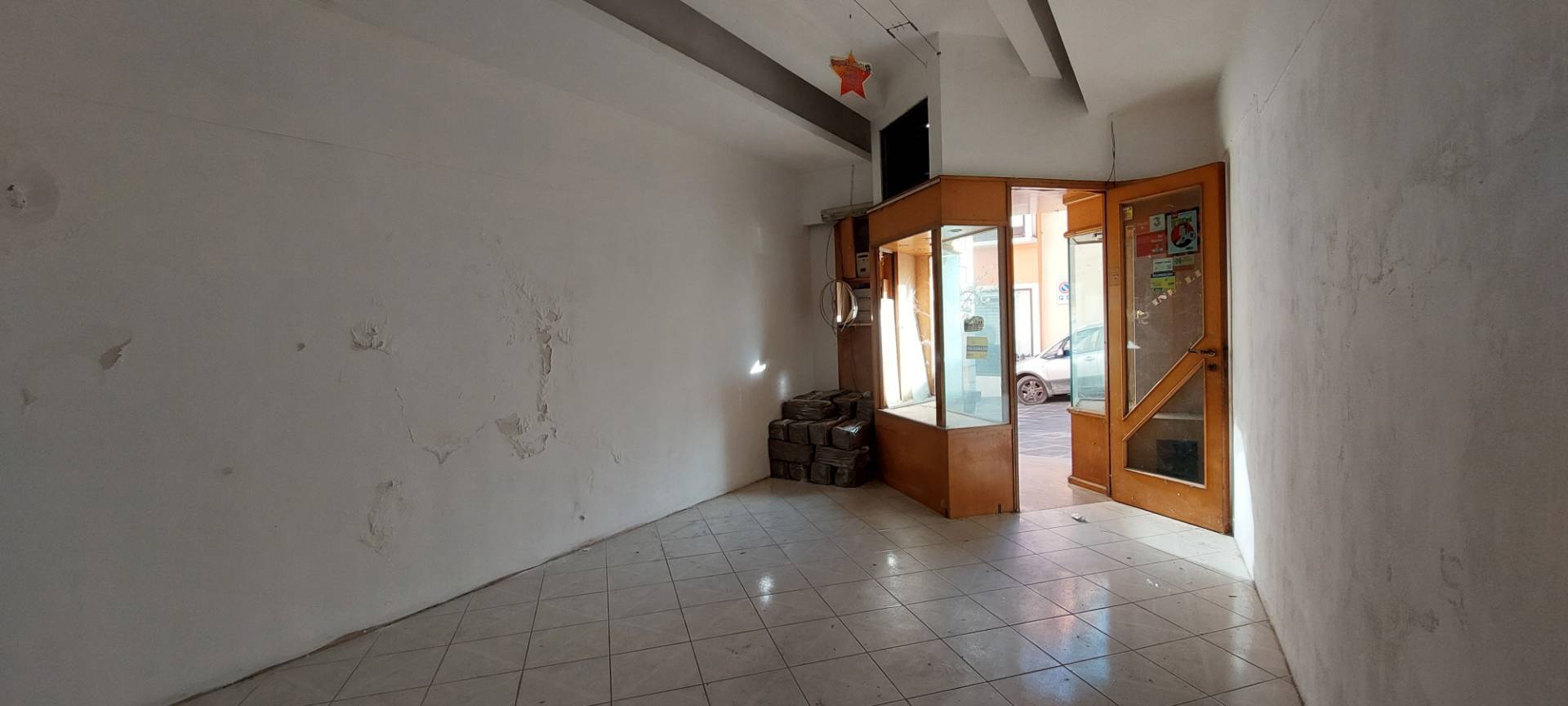 locale commerciale in vendita a Ariano Irpino, via d'afflitto