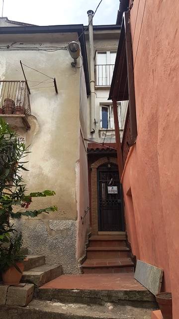appartamento indipendente in vendita a Ariano Irpino, via Francesco Capezzuti