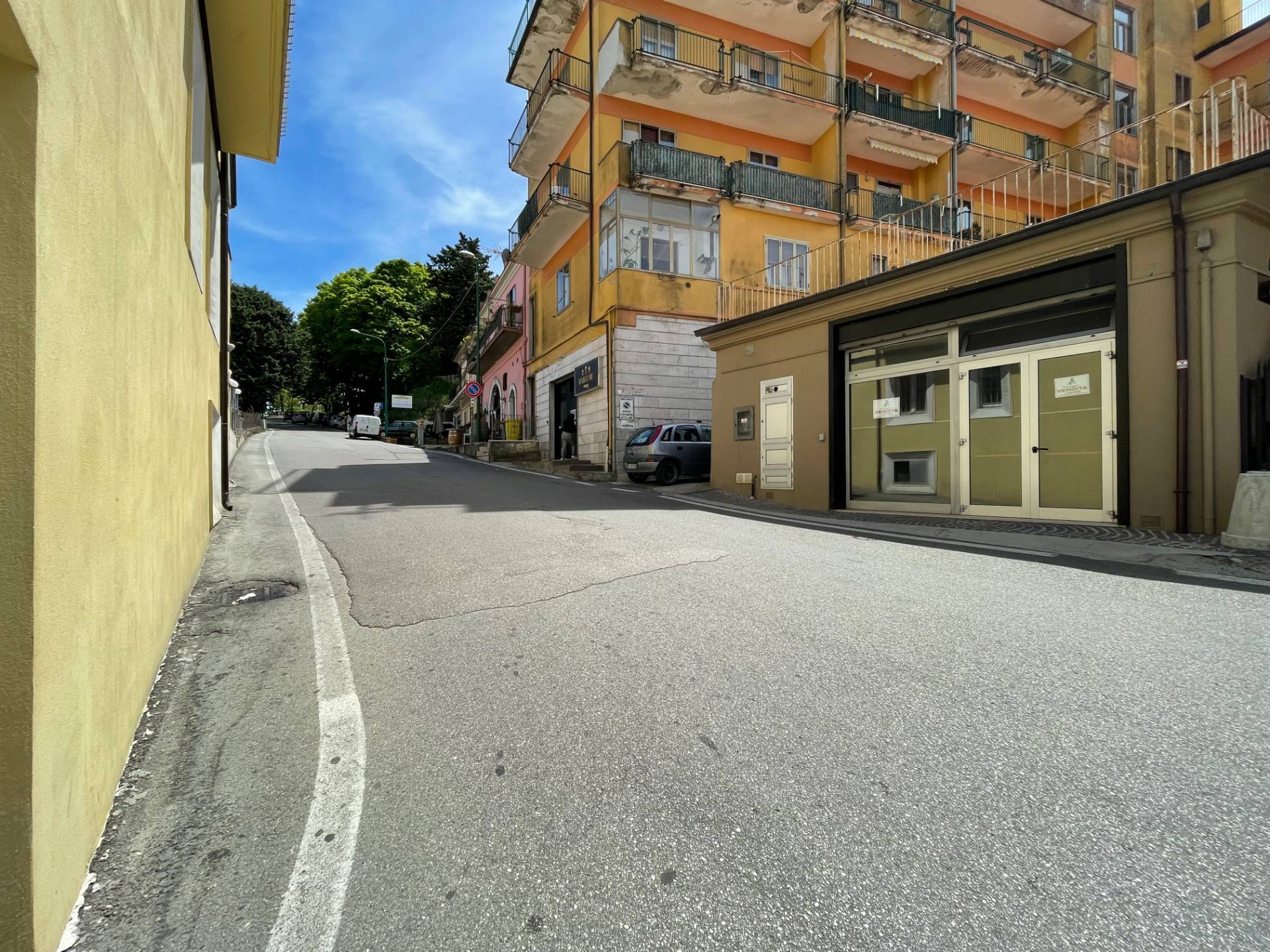 Locale commerciale in affitto a Ariano Irpino, via tigli
