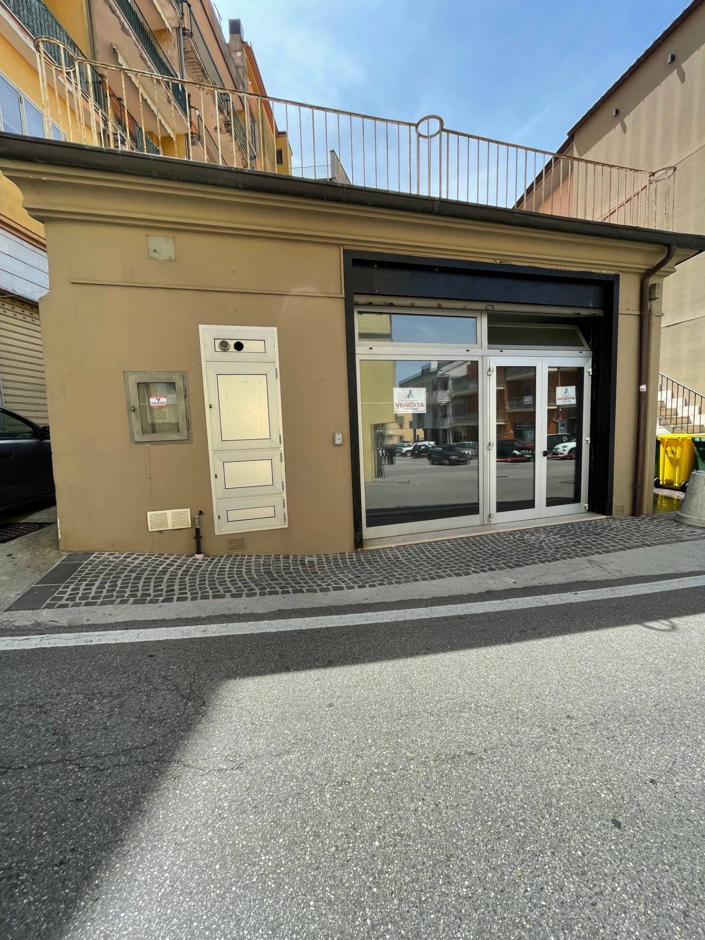 Locale commerciale in affitto a Ariano Irpino, via tigli