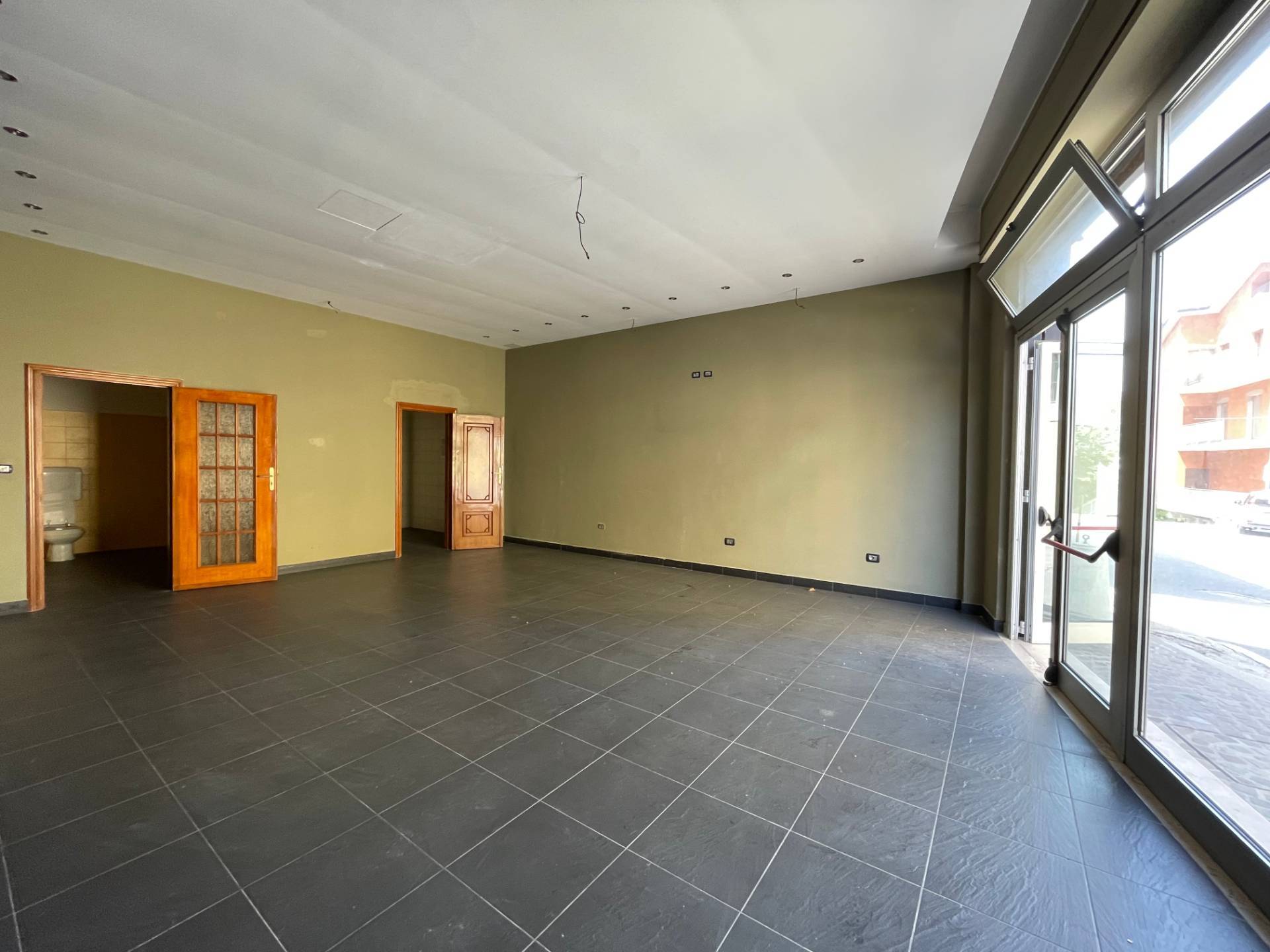 Locale commerciale in affitto a Ariano Irpino, via tigli
