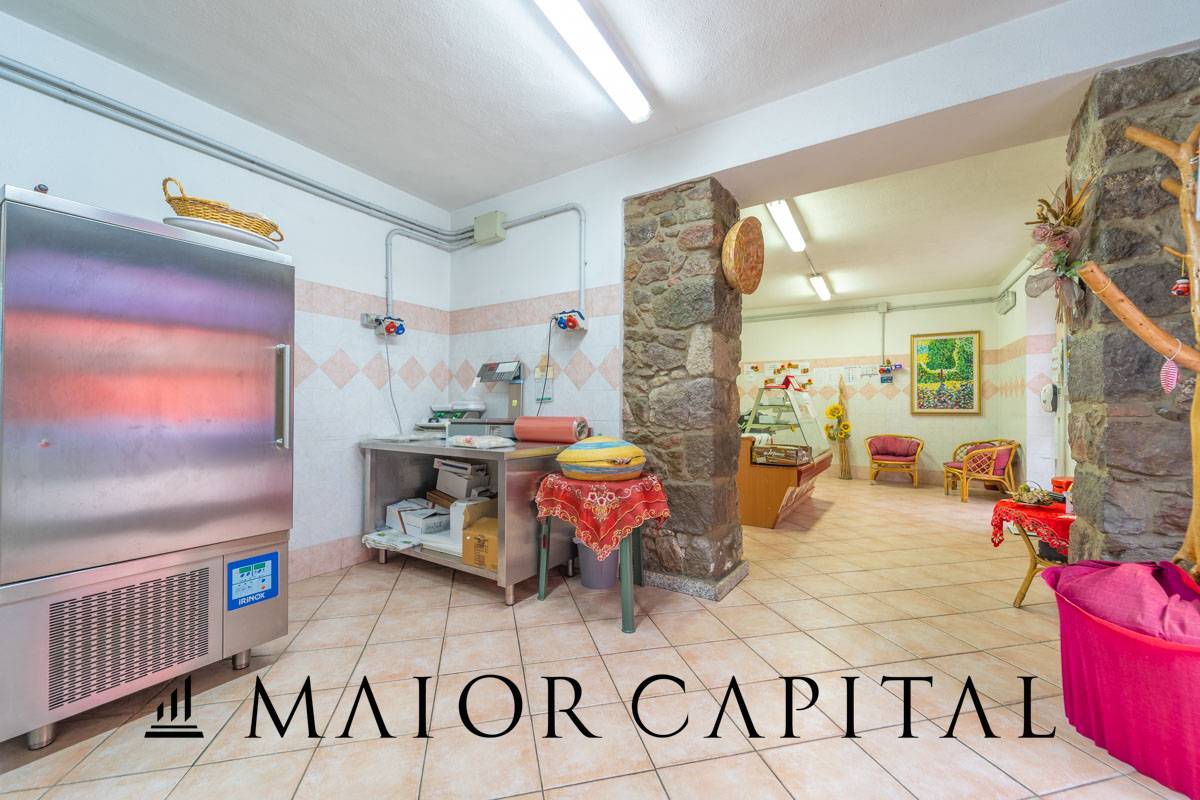 Locale commerciale in vendita a Oschiri