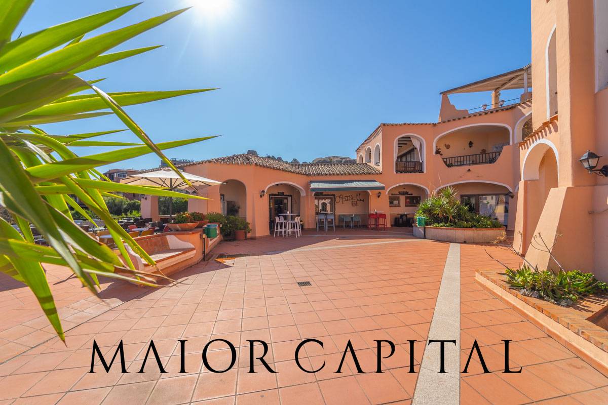 Locale commerciale in vendita a Arzachena, Liscia di Vacca