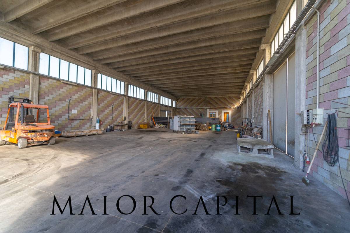 Locale commerciale in vendita a Oschiri