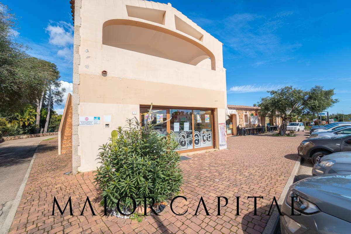 Locale commerciale in vendita a Budoni