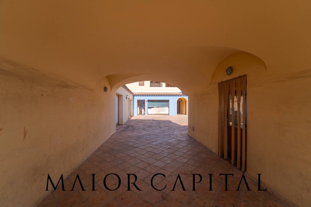 Locale commerciale in vendita a Budoni