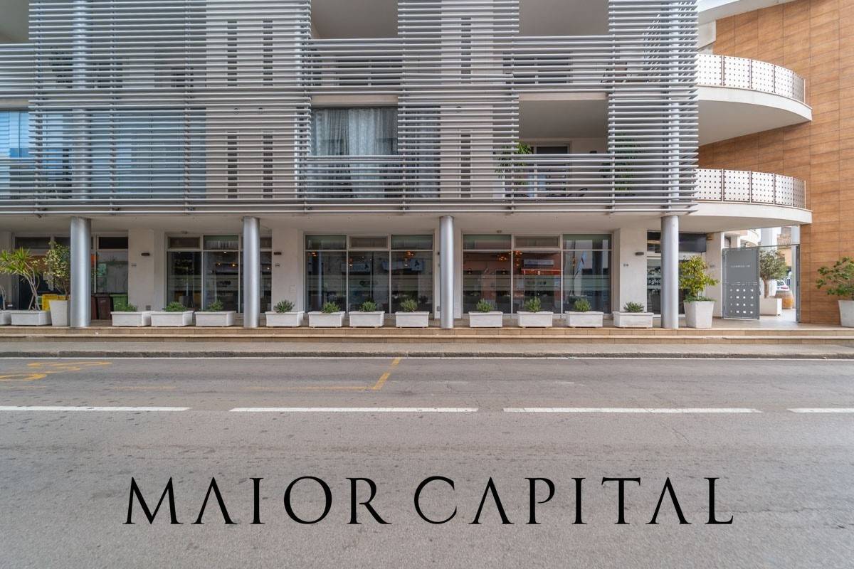 Locale commerciale in vendita a Olbia, San Simplicio