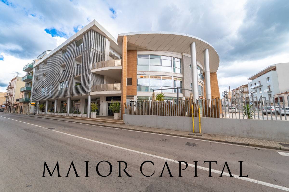 Locale commerciale in vendita a Olbia, San Simplicio