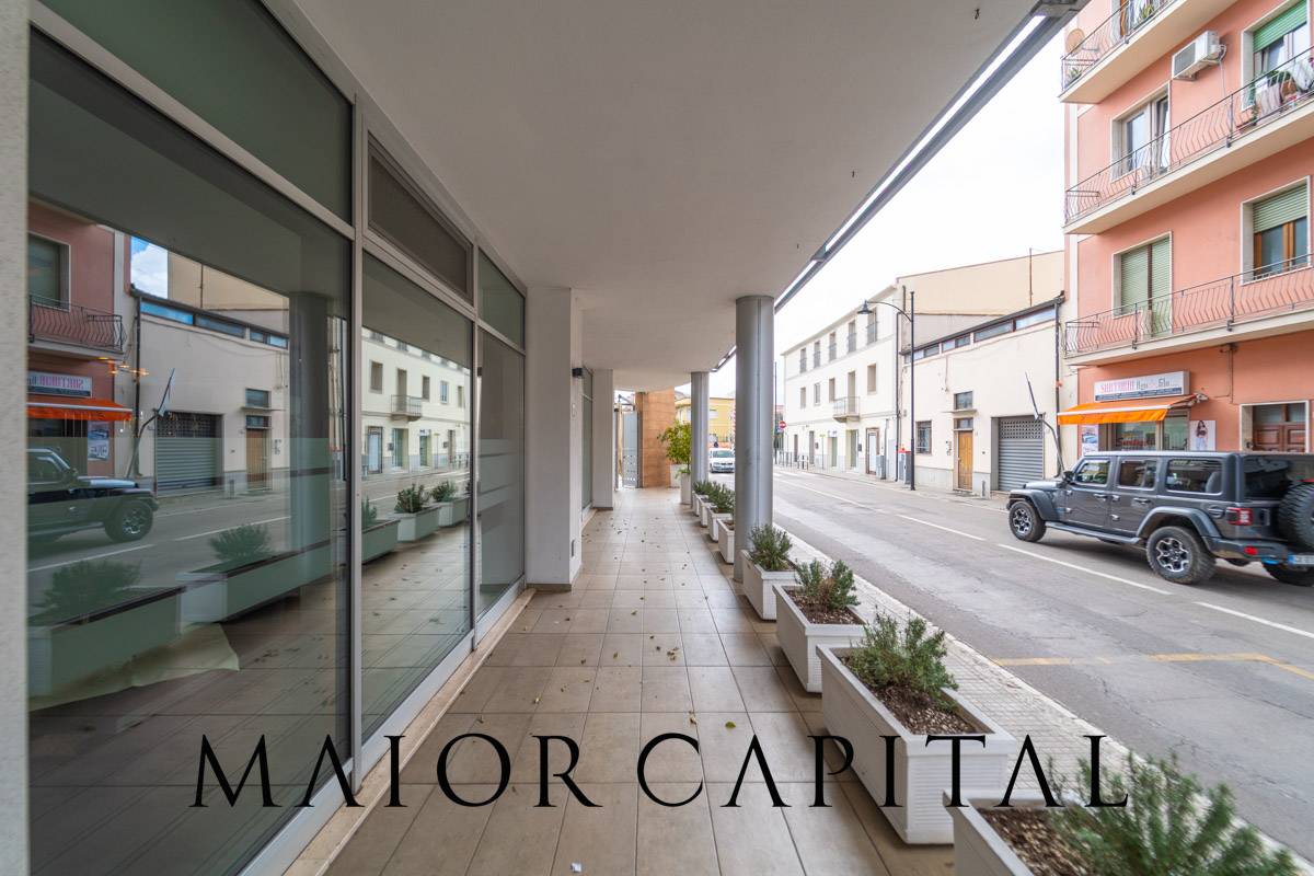 Locale commerciale in vendita a Olbia, San Simplicio